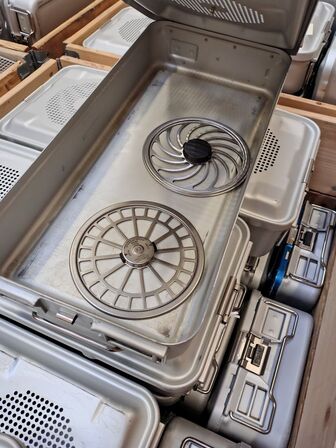 Parti metalkasser. Assorterede. 