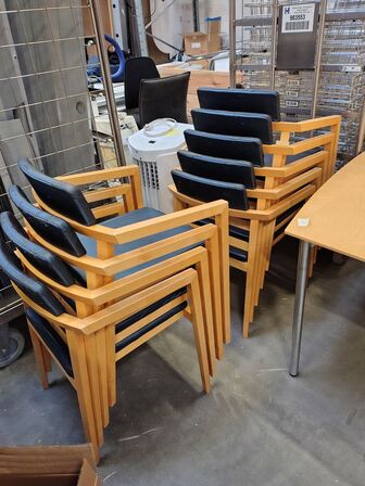 10 stole MAGNUS OLESEN