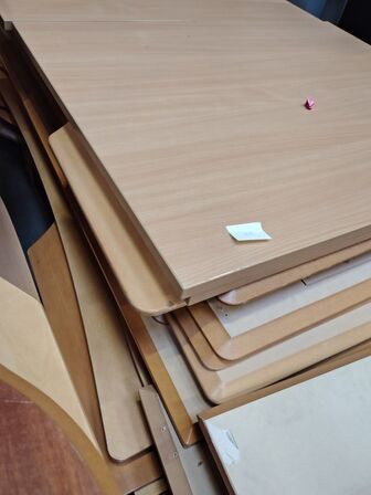 Palle med bordplader.  Assorterede. 