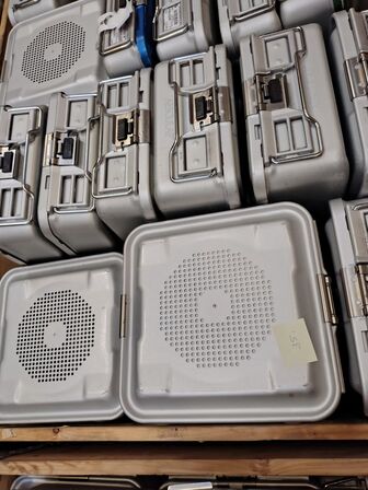 Parti metalkasser. Assorterede. 