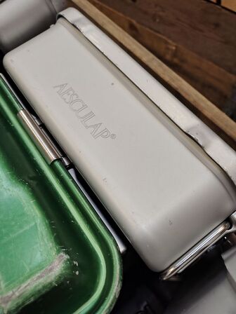 Parti metalkasser. Assorterede. 