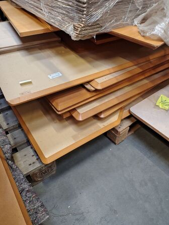 Palle med bordplader.  Assorterede. 