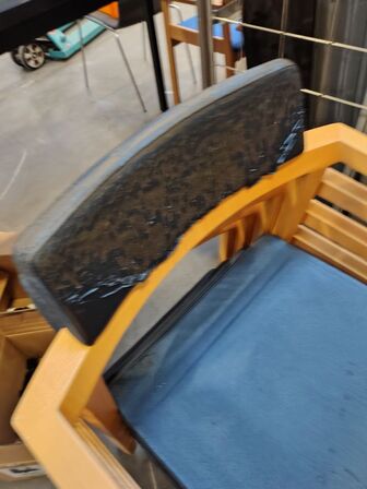 10 stole MAGNUS OLESEN