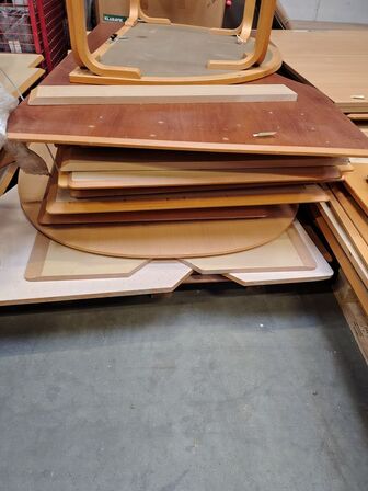 Palle med bordplader.  Assorterede. 