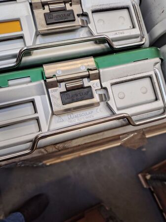 Parti metalkasser. Assorterede. 