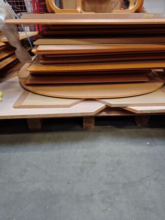 Palle med bordplader.  Assorterede. 