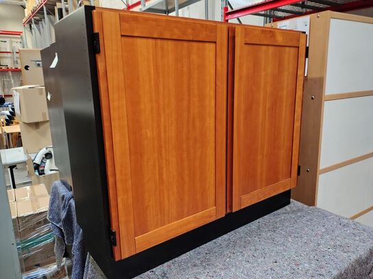 4 kontorskabe Med to låger. 