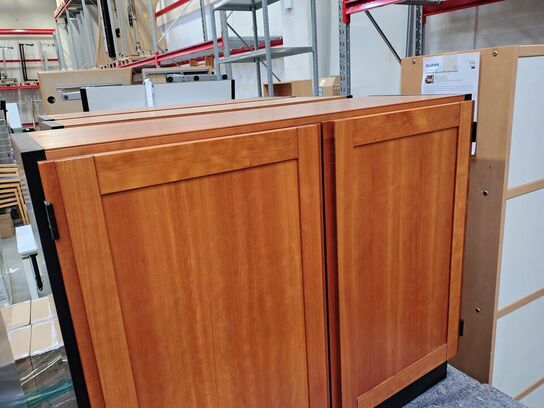 4 kontorskabe Med to låger. 