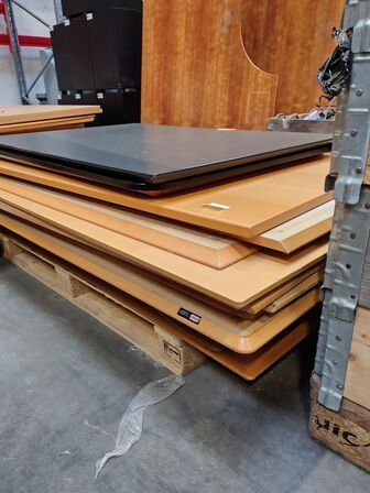 Palle med bordplader.  Assorterede. 