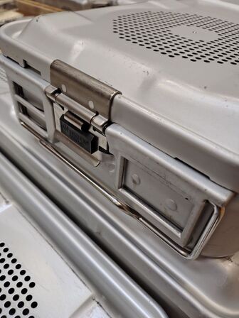 Parti metalkasser. Assorterede. 