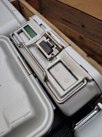 Parti metalkasser. Assorterede. 