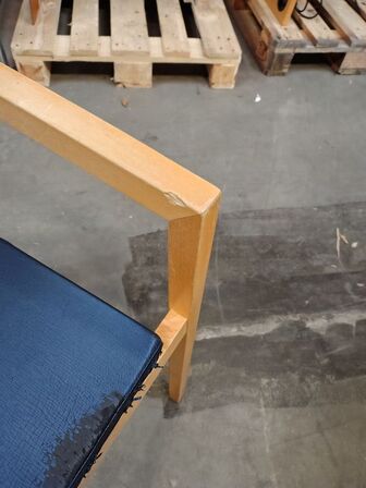 10 stole MAGNUS OLESEN