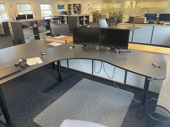 Hæve/sænkebord med hjørne KINNARPS