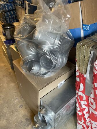 Stort parti ventilationsudstyr