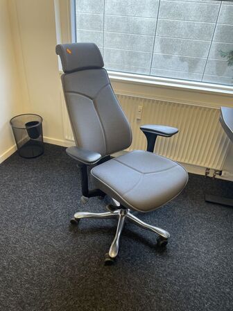 Kontorstol med armlæn KINNARPS