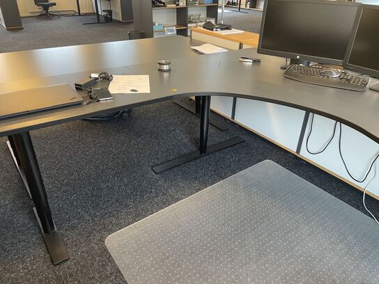 Hæve/sænkebord med hjørne KINNARPS