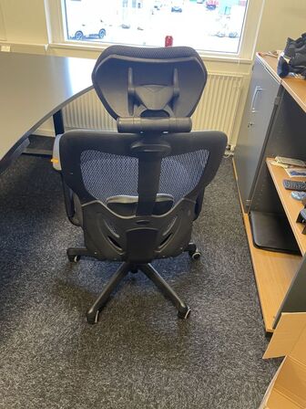 Kontorstol med armlæn