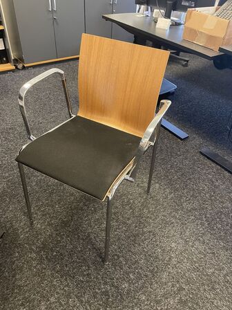 Rundt bord m. 3 stole