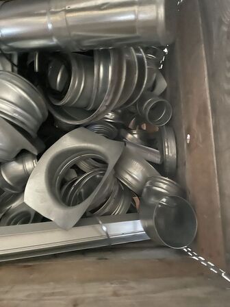 To pallerammer m. ventilationsudstyr