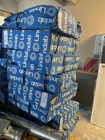 Stort parti ventilationsudstyr