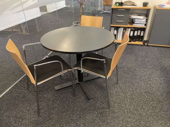 Rundt bord m. 3 stole