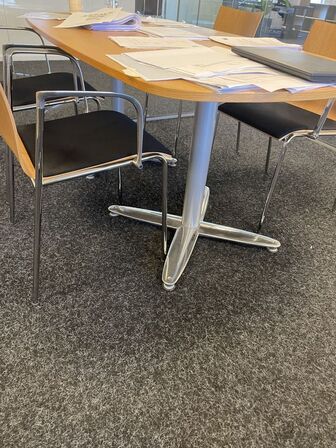 Konfrerencebord m. 4 stole