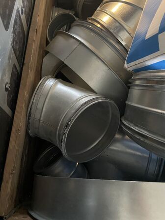 To pallerammer m. ventilationsudstyr