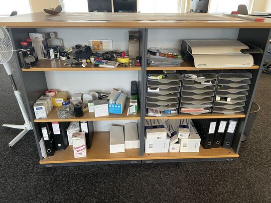 Skranke med kontorartikler