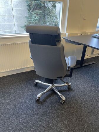 Kontorstol med armlæn KINNARPS