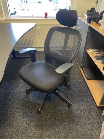 Kontorstol med armlæn