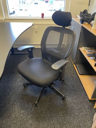 Kontorstol med armlæn