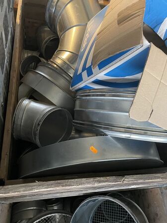 To pallerammer m. ventilationsudstyr