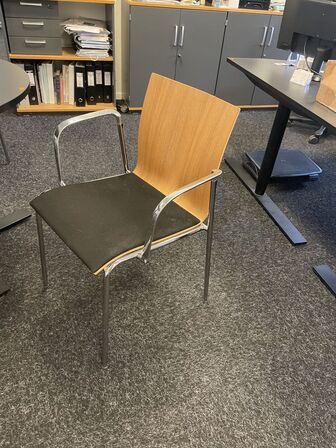 Rundt bord m. 3 stole