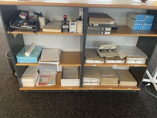 Skranke med kontorartikler