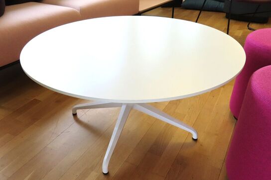 2 stk. Puf. Mrk: Johanson & loungebord.