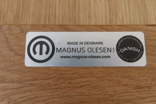 4 stk. Stole. Mrk. Magnus Olesen. 