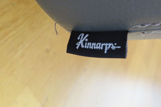 Puf. Mrk Kinnarps & 4 stk. puder.