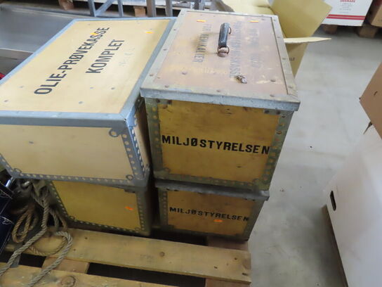 4 stk Plyfakasser (1 indeholde dele fra Olie-prøvekasse