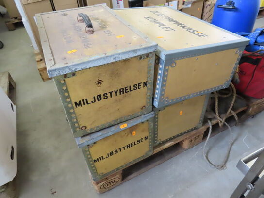 4 stk Plyfakasser (1 indeholde dele fra Olie-prøvekasse