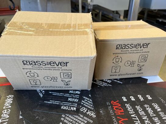 Drikkeservice uspecifiseret antal glas opbevaret i 20 stk. flyttekasser