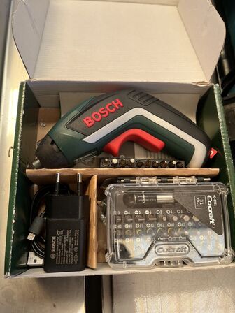 2 stk. el boreslagmaskiner MAKITA + akku skruemaskine BOSCH