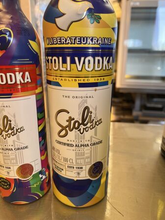10 flasker vodka STOLICHNAYA, fire varianter