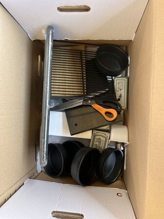 Blandet lot, bordventilatorer, kander, el-kedel, kaffemølle, service, fade