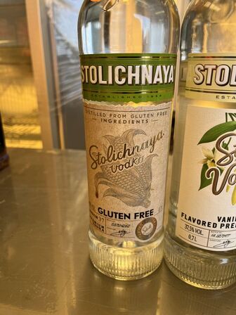 7 flasker vodka STOLICHNAYA, tre varianter