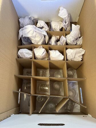 Drikkeservice uspecifiseret antal glas opbevaret i 20 stk. flyttekasser