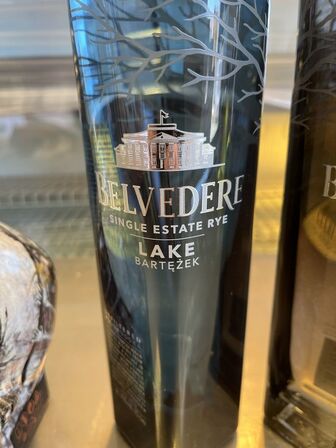 3 flasker vodka, canadisk og polsk i to varianter