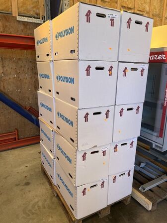 Drikkeservice uspecifiseret antal glas opbevaret i 20 stk. flyttekasser