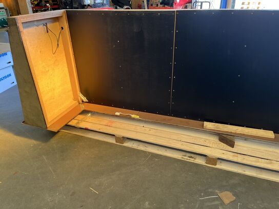 Bardisk med indbygget LED neonlys, industrielt design