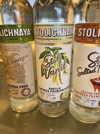 7 flasker vodka STOLICHNAYA, tre varianter