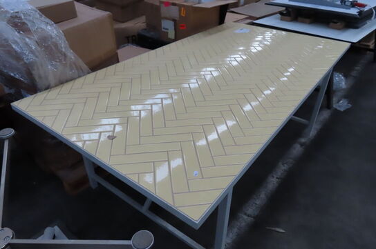 Sildebensbord Herringbone Tile